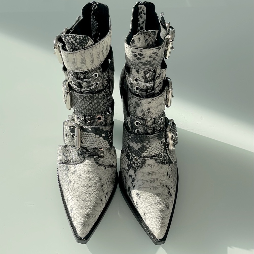 BRAND NEW Jeffrey Campbell Caceres Buckle Boots Size 9.5
